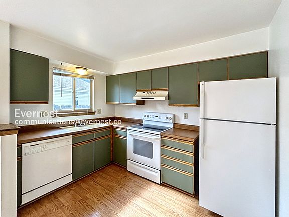 2nd image of 7985 Lexington Park Dr