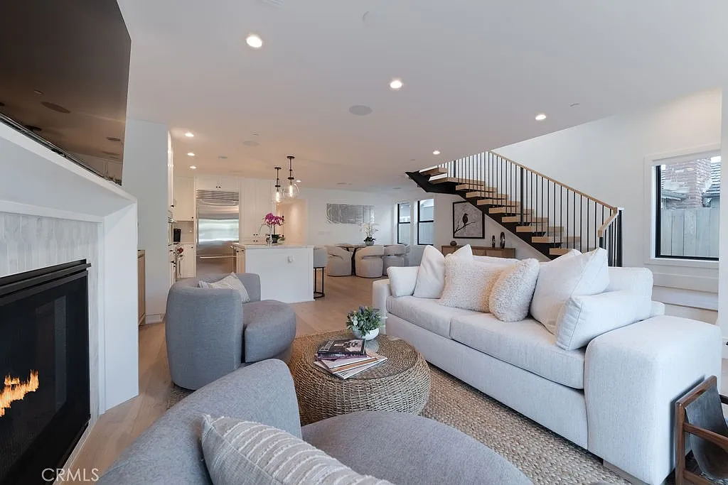3 bed, 5.0 bath, 1771 sqft, $20,000 — Photo 3