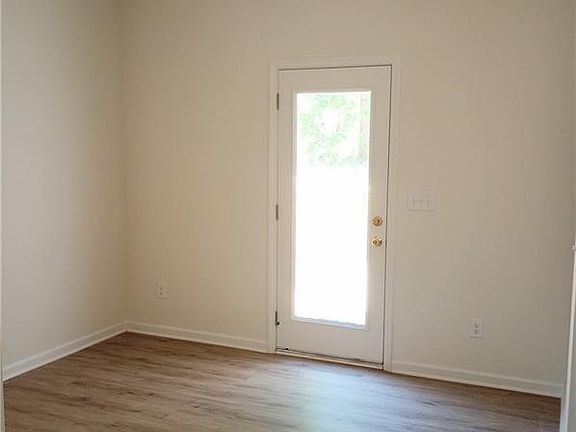 5th image of 801 E Commerce Ave