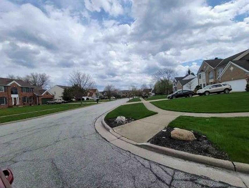 Exterior Neighborhood (street photo)