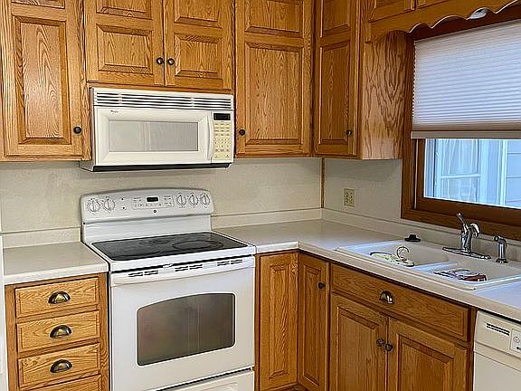 2nd image of 103 N Hubbard Ave