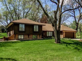2105 Bittersweet Rd, Marshalltown, IA 50158