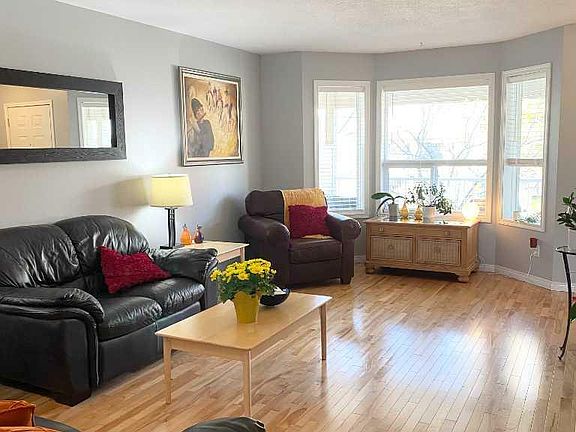 3rd image of 93 Donlevy Ave Unit 93