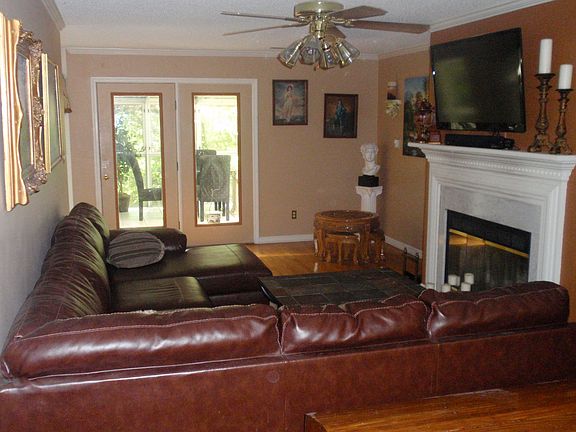 Large living Room- 18 x 12