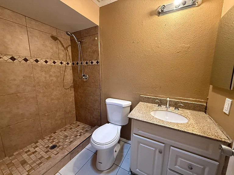 8318 W Fairmount Ave — Photo 8