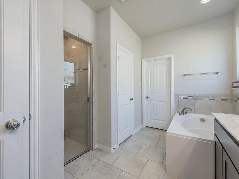 717 Seabourne Dr — Photo 13