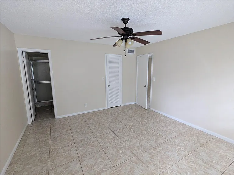 9800 N Hollybrook Lake Dr #9303 — Photo 14