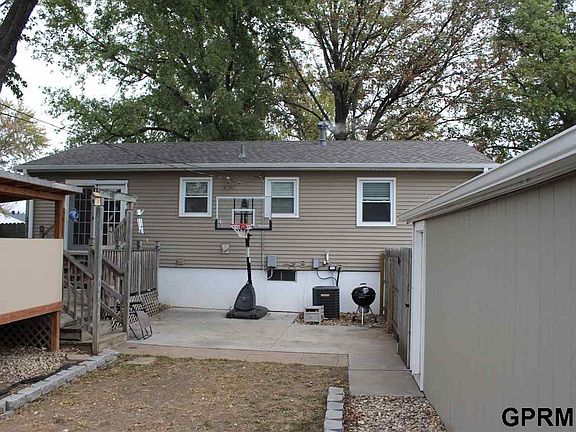 4th image of 3022 S 121st St