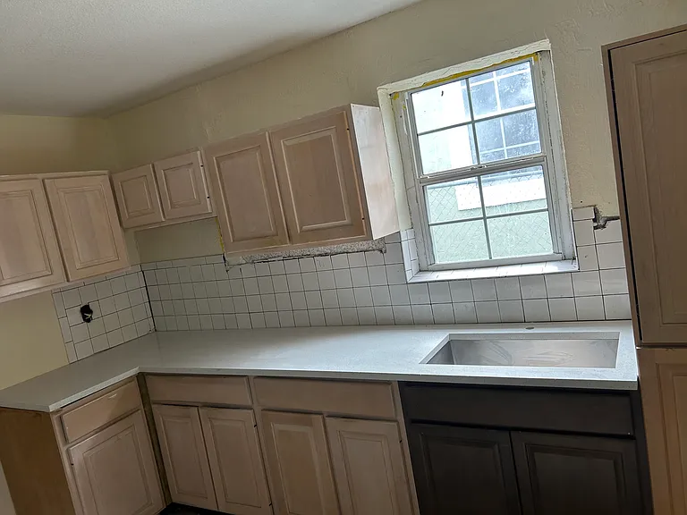 527 N 11th St — Photo 5