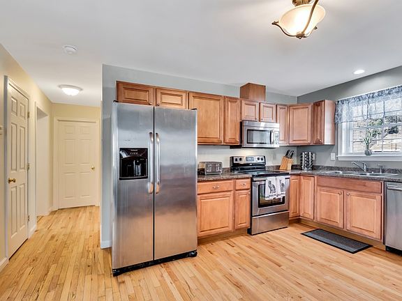 4th image of 9 Beechwood Ave