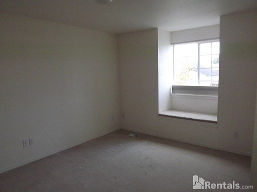 5th image of 5624 209th St E