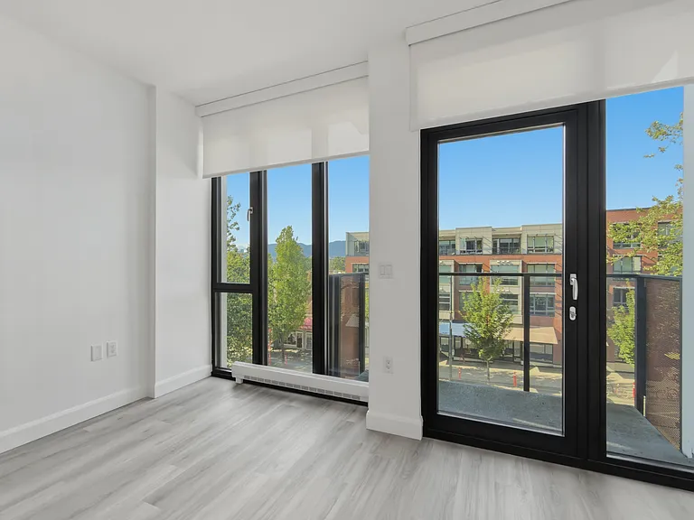2511 Carolina St — Photo 52