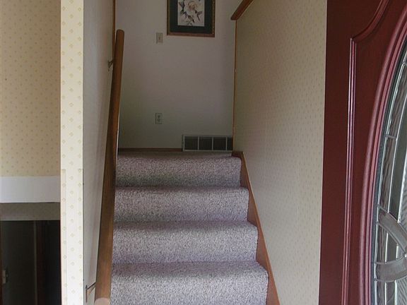 3rd image of 450 Berkley Ct