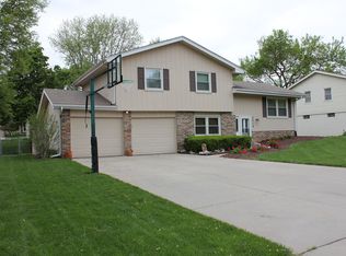 2618 N 98th St, Omaha, NE 68134