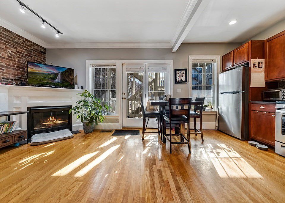 1st image of 673 E 2nd St #1