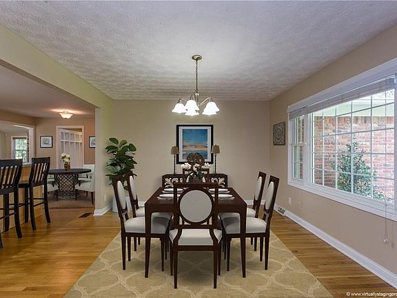 Virtually staged dining room