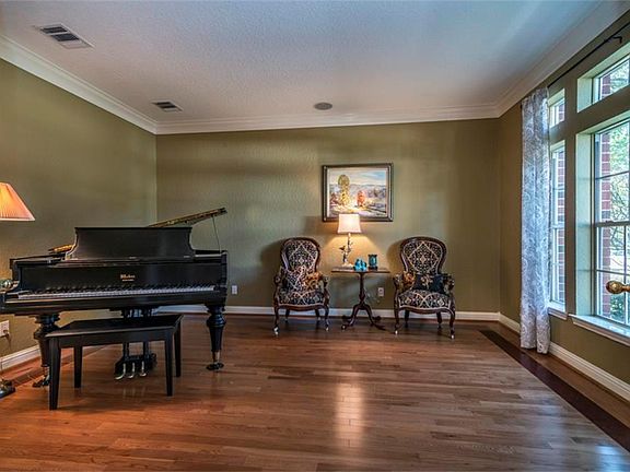 5th image of 3414 Scenic Elm St