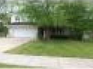 408 S Braintree Dr, Schaumburg, IL 60193