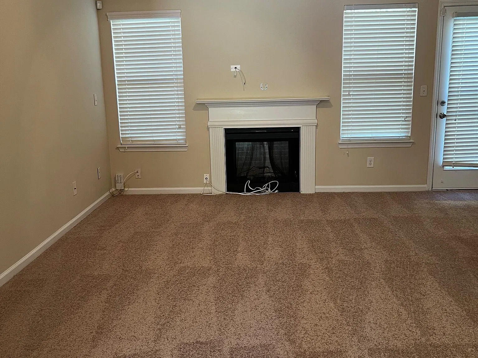 3 bed, 2.5 bath, 1596 sqft, $1,800 — Photo 4