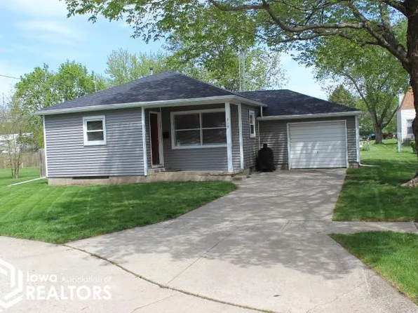 919 3rd St NE, Hampton, IA 50441