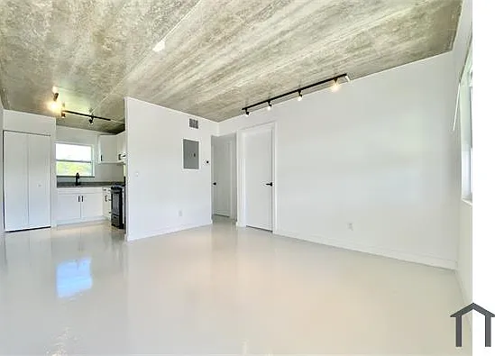 2 bed, 800 sqft, $2,049 — Photo 2