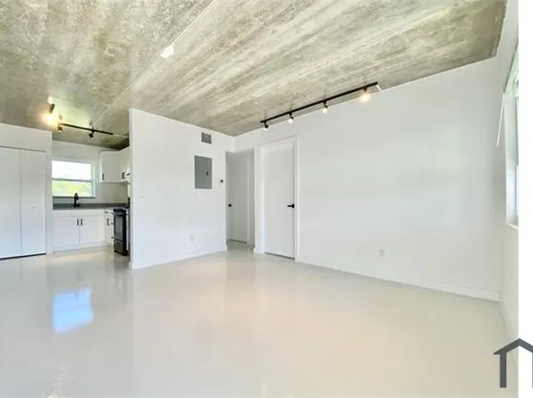 618 6th St APT 5, West Palm Beach, FL 33401