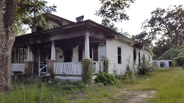 2nd image of 106 Brown St