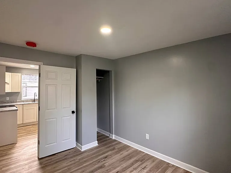 1107 E Mulberry St — Photo 18