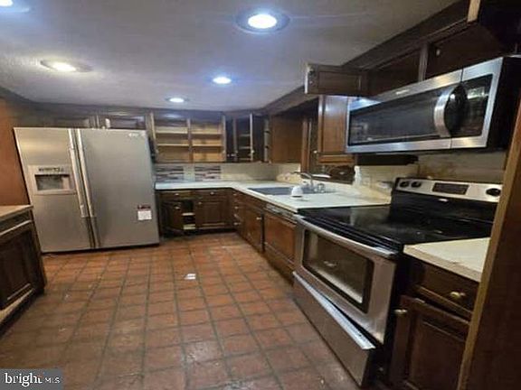 5th image of 430 Ewingville Rd