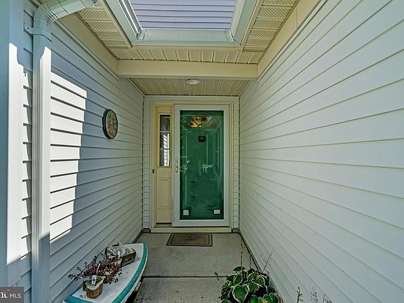 5th image of 2 Rosewood Ct