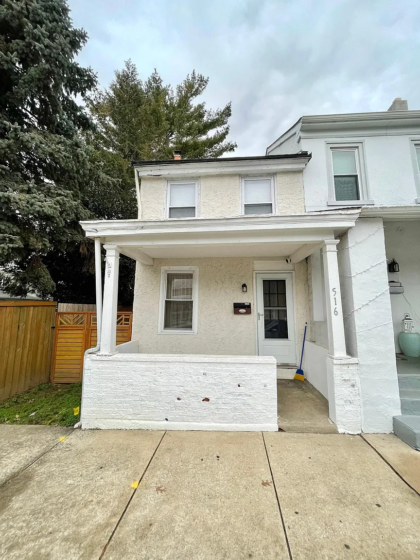 516 Harry St photo 1