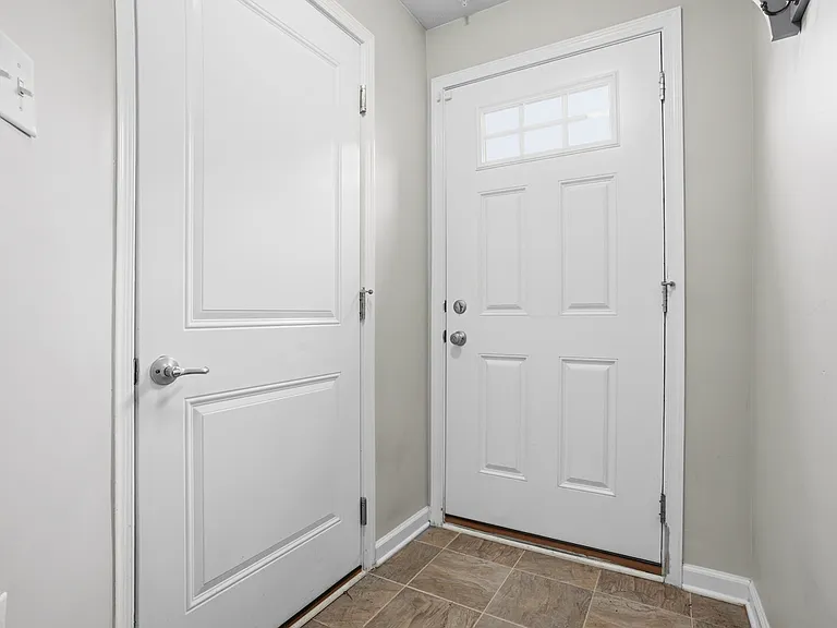 404 Aprilmae Way — Photo 3