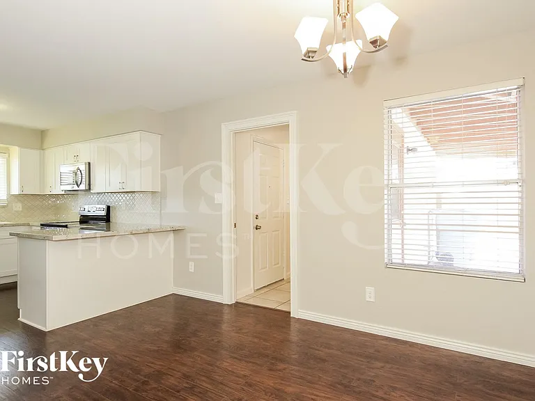 18630 N 17th Ave — Photo 5