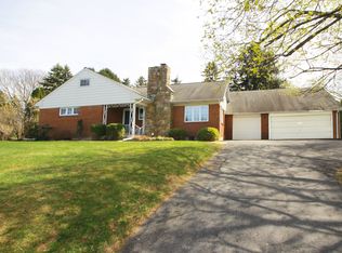 5894 Old Carriage Rd, Bath, PA 18014