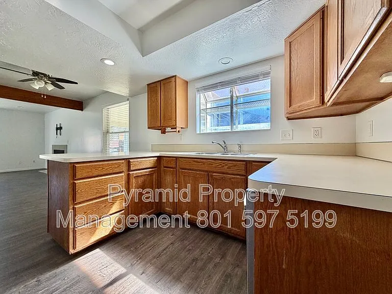 1091 Shepard Ln — Photo 7