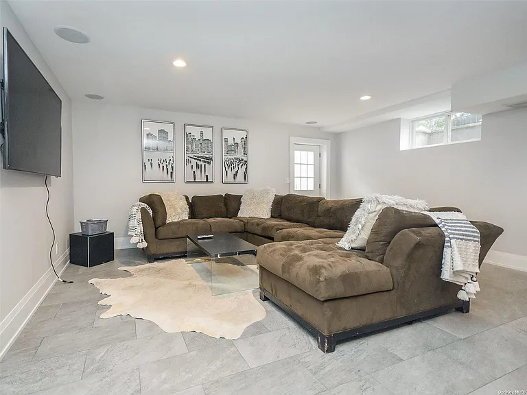 79 Reid Ave — Photo 25