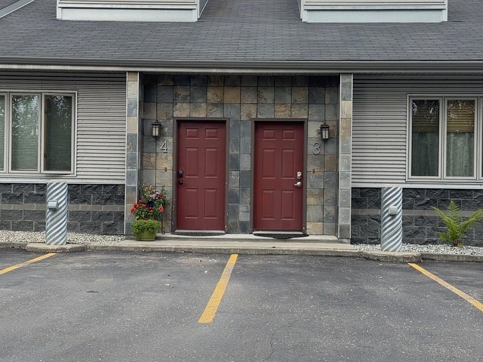 1st image of 825 28th Ave APT 3