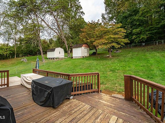 5th image of 310 Brandonwood Dr