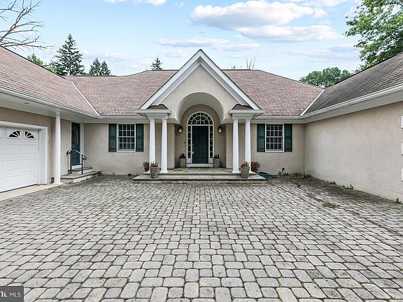 5th image of 325 Cherry Hill Rd