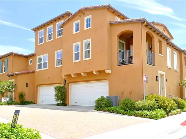 27022 Pebble Beach Dr, Valencia, CA 91381
