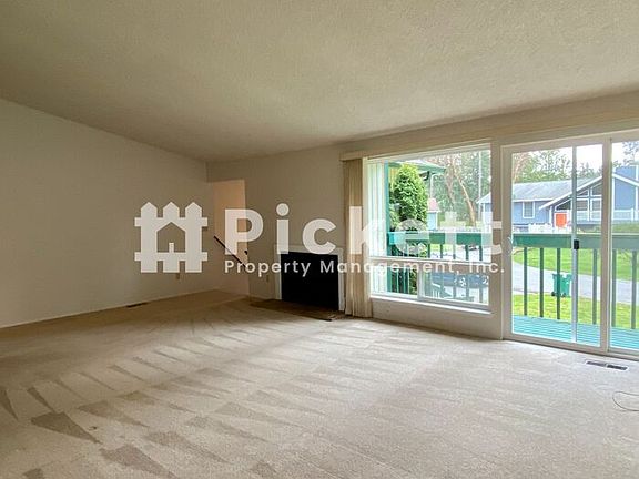 5th image of 1370 NW Crestview Ct