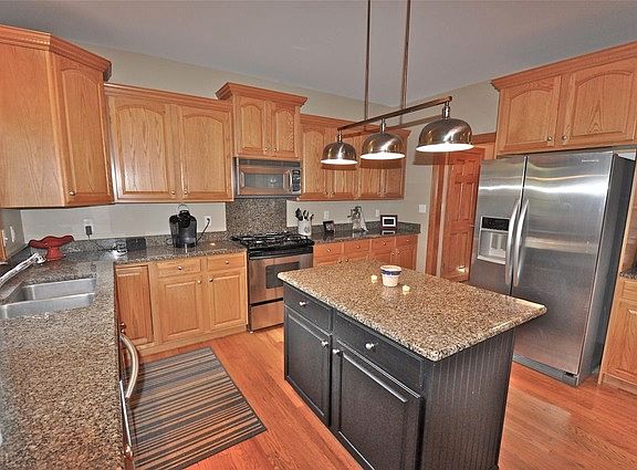 5th image of 411 Burr Oak Dr