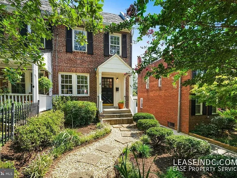 1941 39th St NW — Photo 1