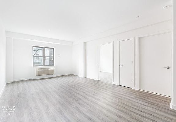 5th image of 387 Manhattan Ave APT 2A