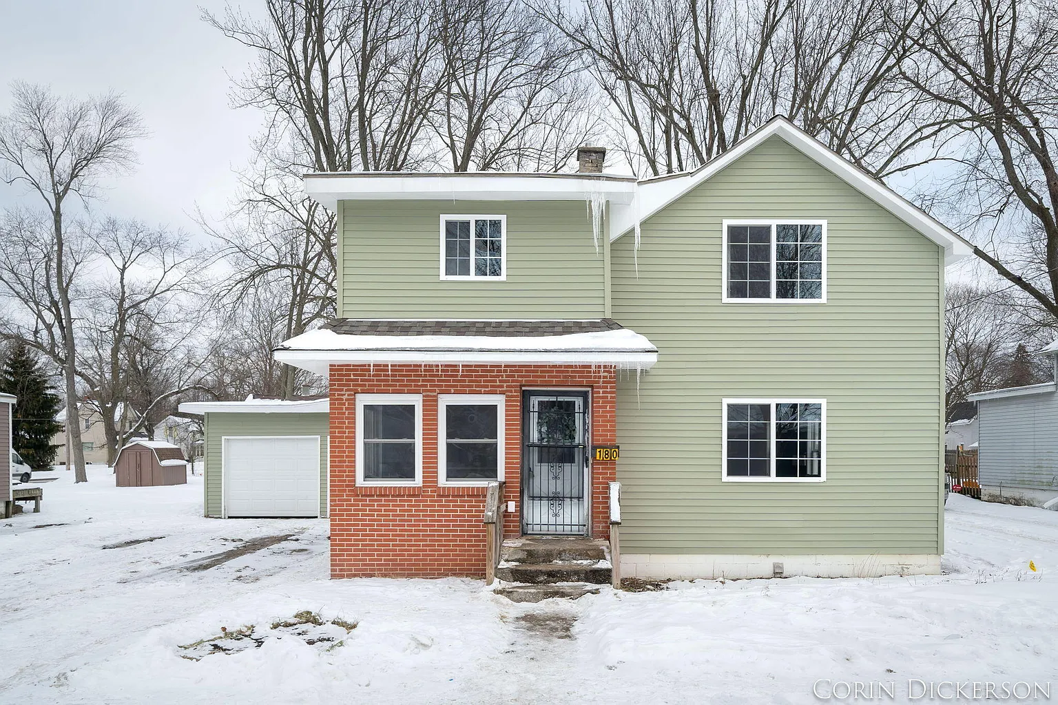 180 Loomis St photo 1