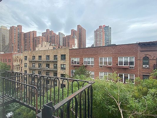 3rd image of 312 E 89th St APT 5A