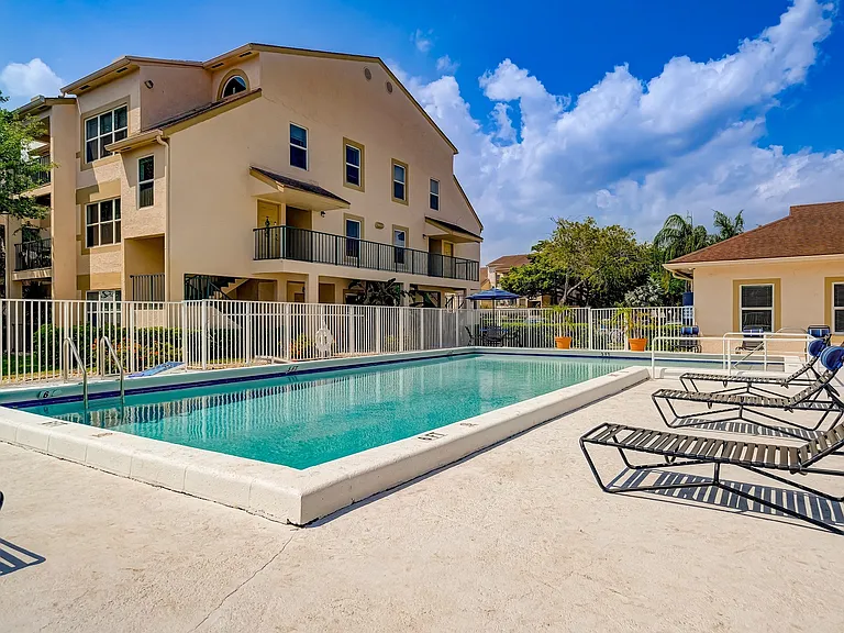 Tuscany Pointe at Somerset Place Apartment Homes — Photo 14