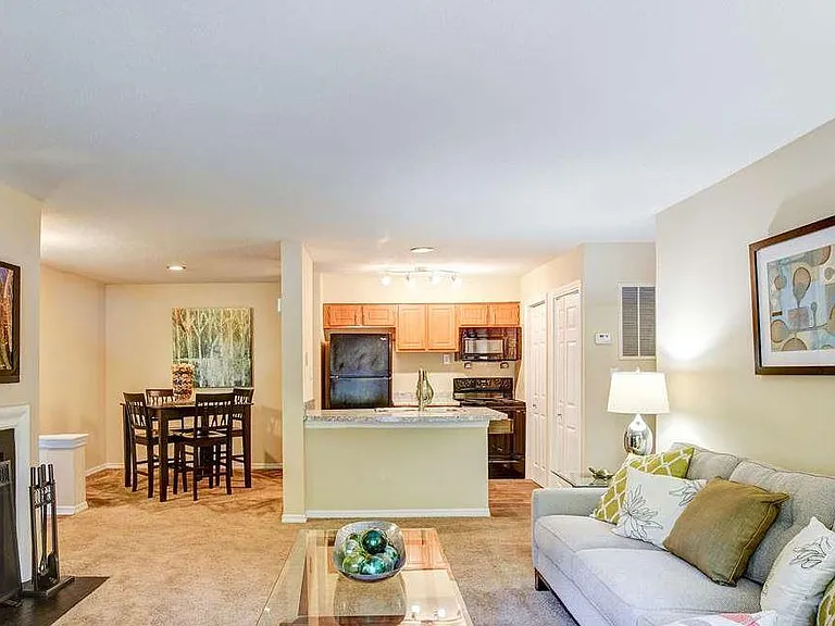 Highland Oaks Apartments — Photo 4
