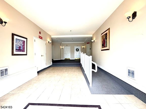 4th image of 607 Brook Hollow Dr