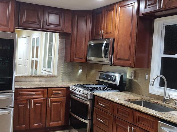 2nd image of 131 Saint Pauls Ave Floor 3